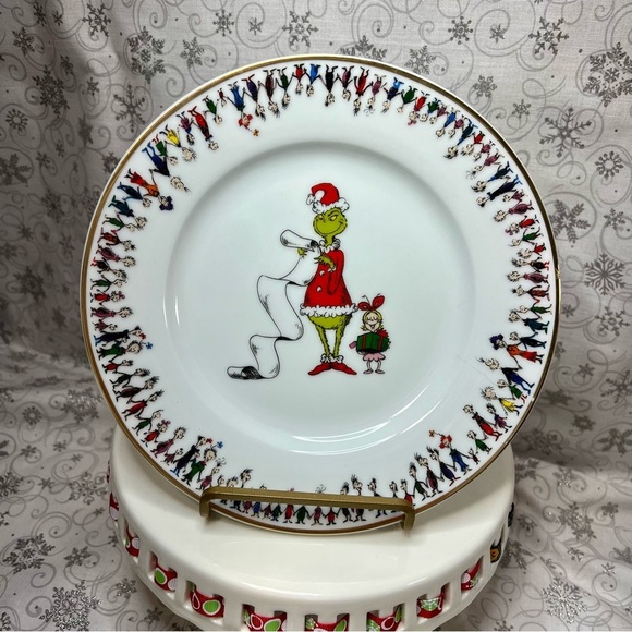 The Grinch Who Stole Christmas CIndy Lou Who & Whoville 8 Piece Dining Set - Picture 4 of 13